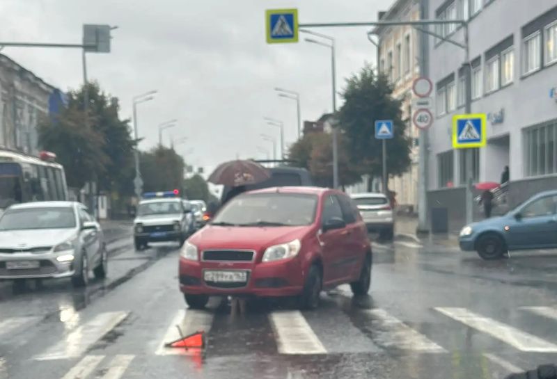 В центре Сызрани два ДТП, автомобилисты вынуждены выезжать на встречку