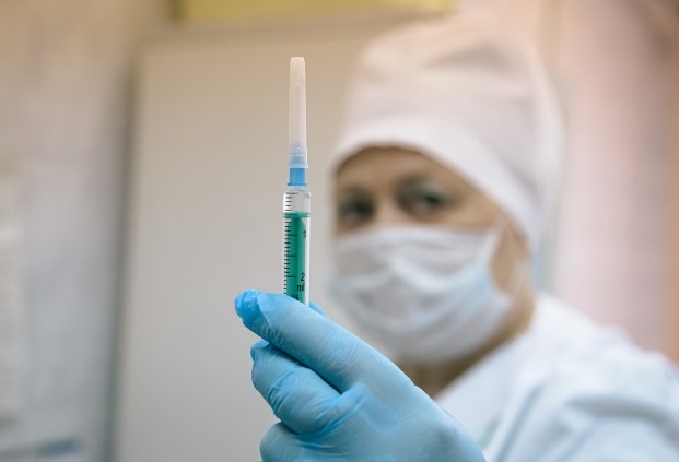 Интерес среди подростков к вакцине от коронавируса за последние полтора месяца снизился
