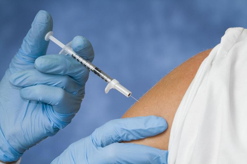 Вакцина для подростков поступила в гражданский оборот: имеются противопоказания